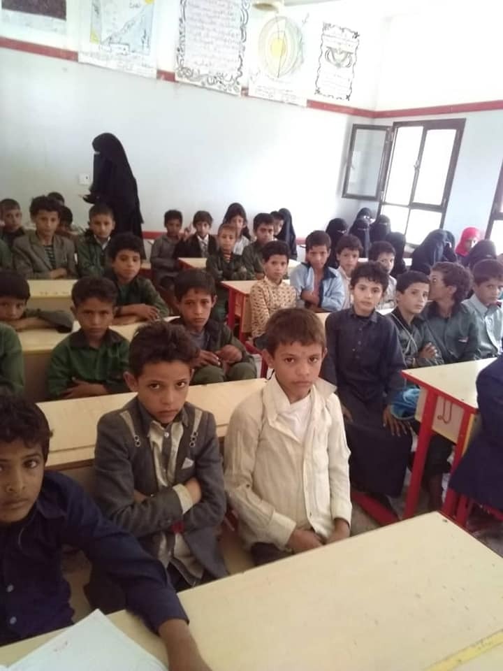 صورة لطلبة إحدى مدارس محافظة عمران 
