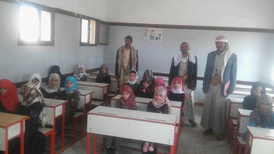 صورة لطلبة إحدى مدارس محافظة عمران 